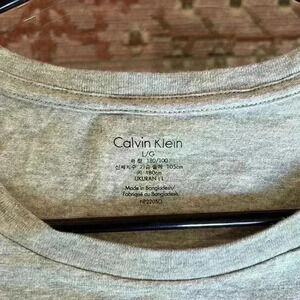 Calvin Klein mens plain tshirt, size L